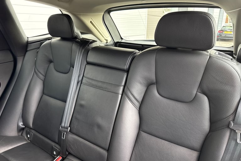 2019 Volvo XC60 2.0 B4 MHEV Momentum Auto AWD Euro 6 (s/s) 5dr SUV DIESEL Automatic