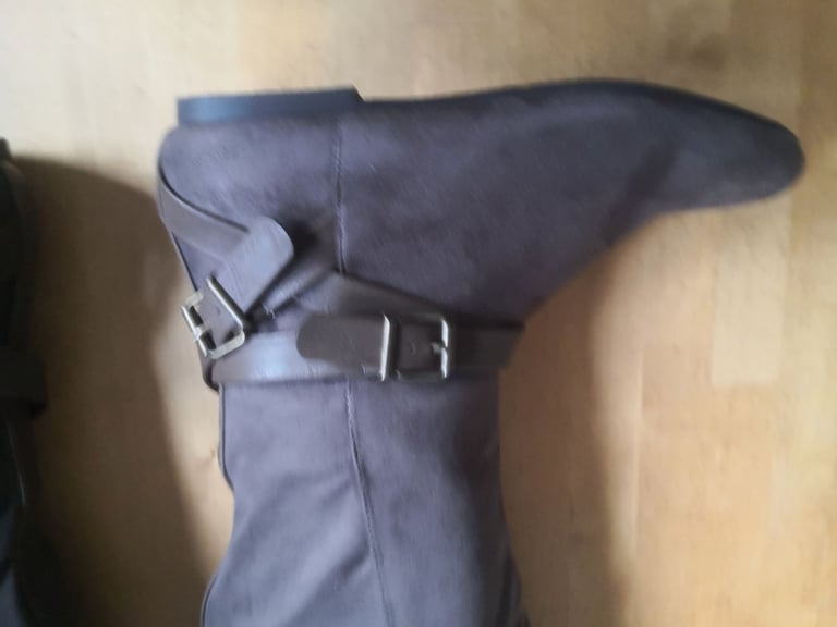 Ladies brown faux suede over the knee boot. £10