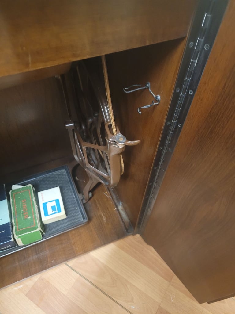 Singer sewing machine 