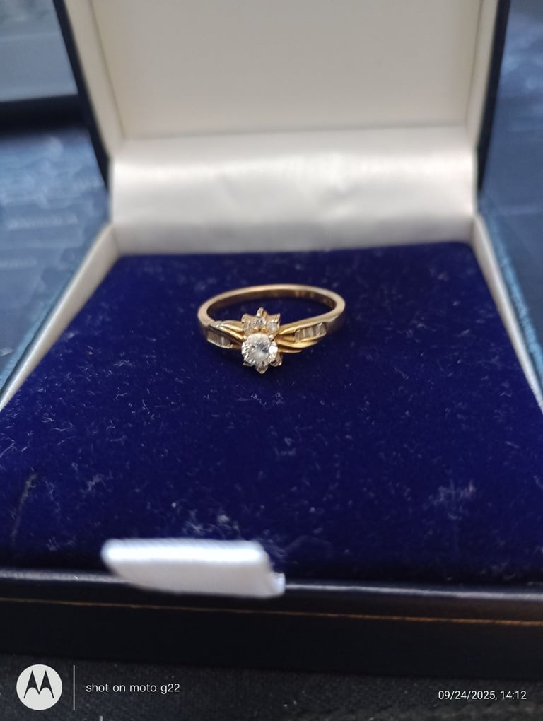 image for 18 carat yellow gold diamond dress ring