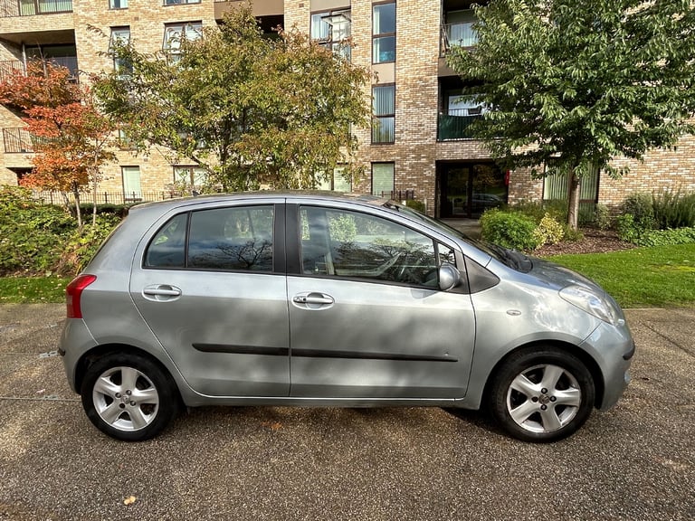 Toyota YARIS 1.3 automatic,low miles 50k,drives superb,excellent condition,service history,2 keys 