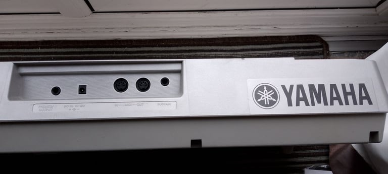 Yamaha PSR-275 electric piano keyboard