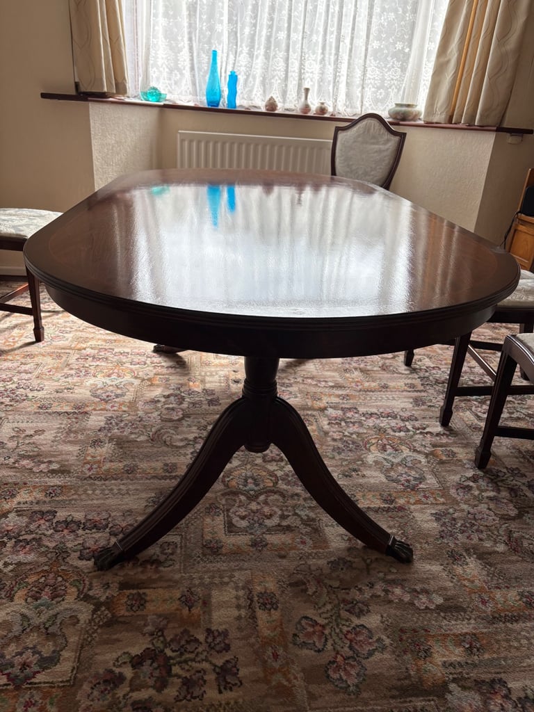 Dining Table & 6 Chairs