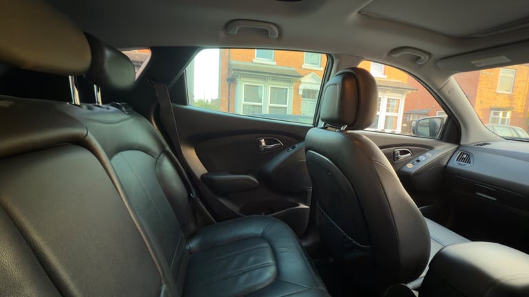 Urgent sale Hyundai ix35  Premium automatic 