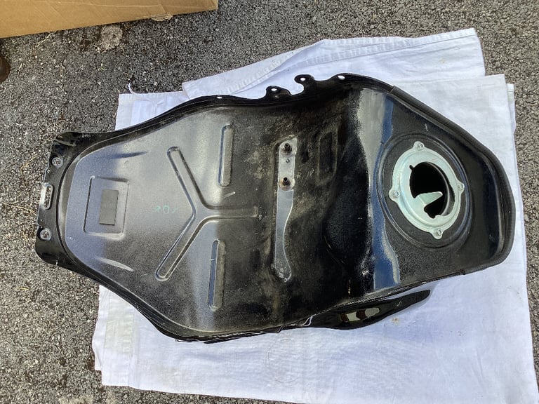 Yamaha MT10 fuel tank