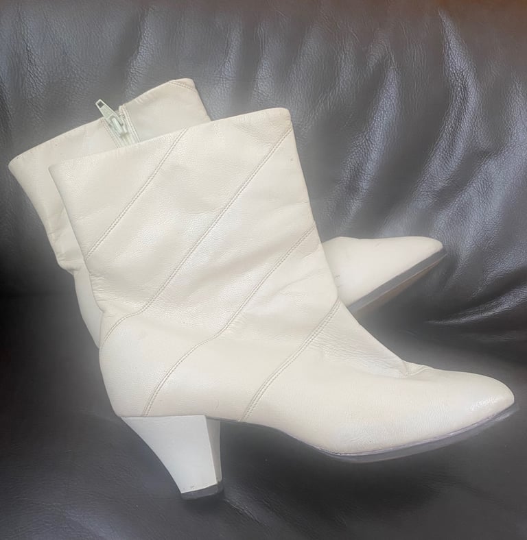 Leather Boots in beige Size 6-39 Heel height 7cm 