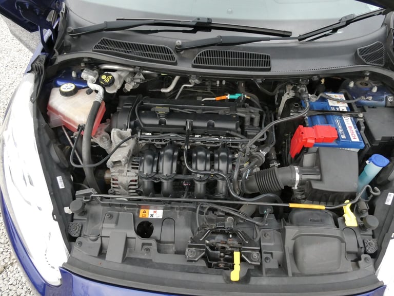 1.25 82 Zetec 5dr *YES GEN 37K!! +9 SERVICES +BT +PARK SENSORS +AUX*