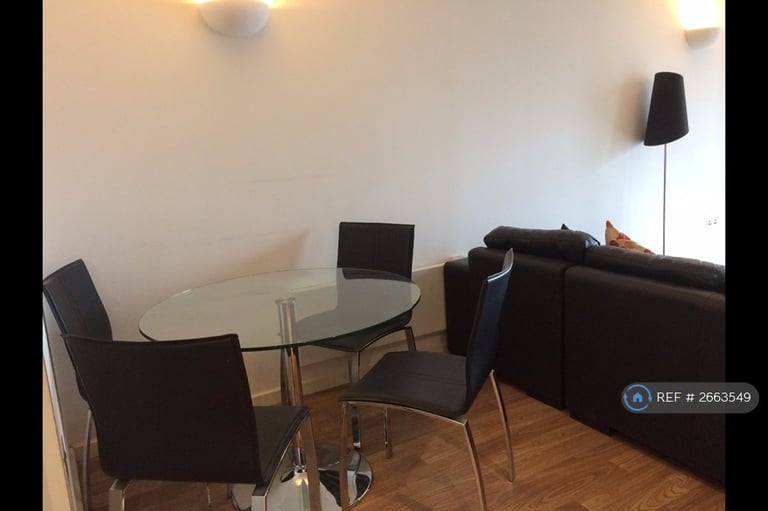 2 bedroom flat in Wellington Street, Leeds, LS1 (2 bed) (#2663549)