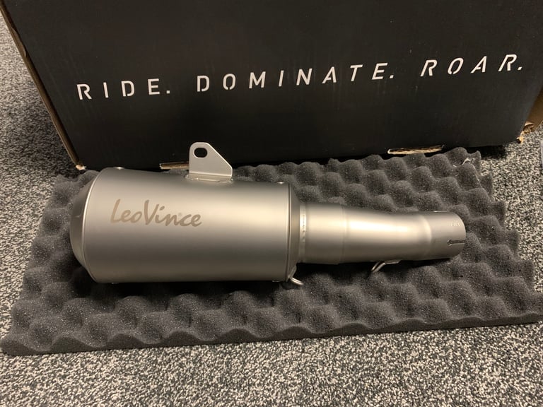 Leo Vince LV10 slip on 