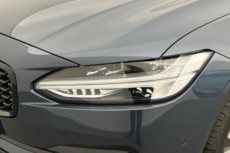 2022 Volvo V90 Plus, B4 mild hybrid, Petrol, Dark ESTATE Petrol/Electric Hybrid Automatic