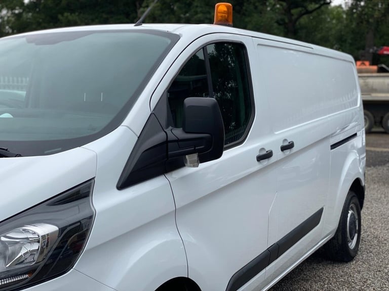 2018 Ford Transit Custom 2.0 300 EcoBlue Panel Van 5dr Diesel Manual L2 H1 Euro 6 (105 ps) PANEL ...