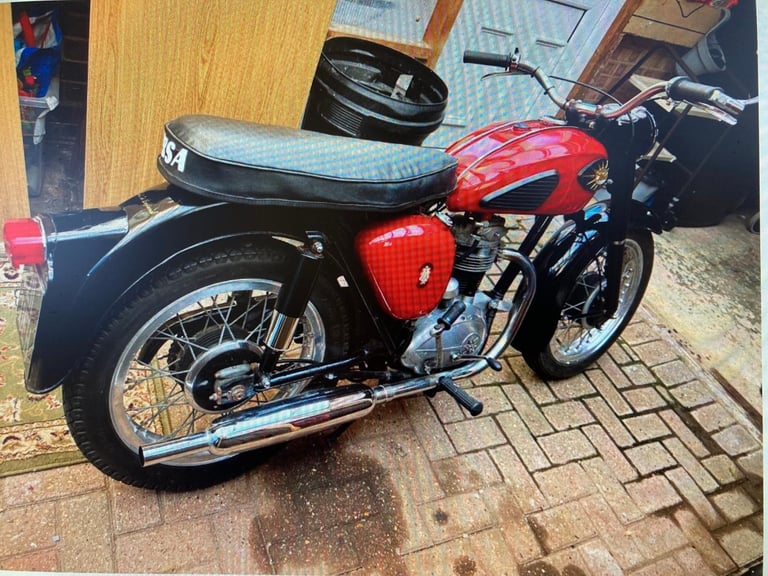1961 BSA C15 250cc SINGLE (CLASSIC MOTORCYCLE) FULLY SORTED RELIABLE !!