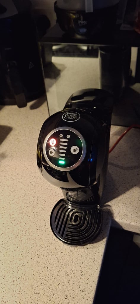 Nescafé Dolce Gusto Coffee Machine + Pods in glass jar 