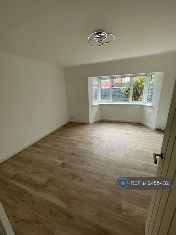3 bedroom house in Neath Road, Walsall, WS3 (3 bed) (#2485432)