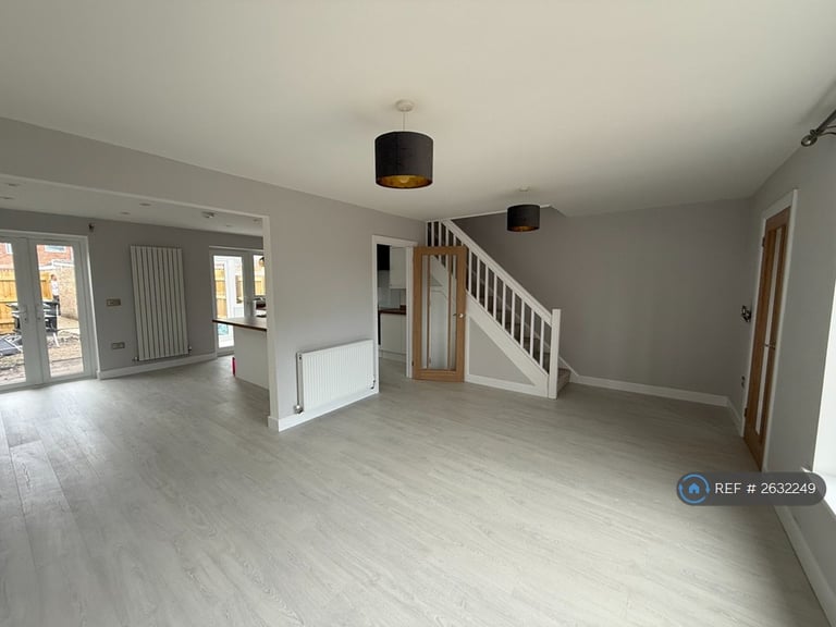 3 bedroom house in Larchgrove Walk, Weston-Super-Mare, BS22 (3 bed) (#2632249)