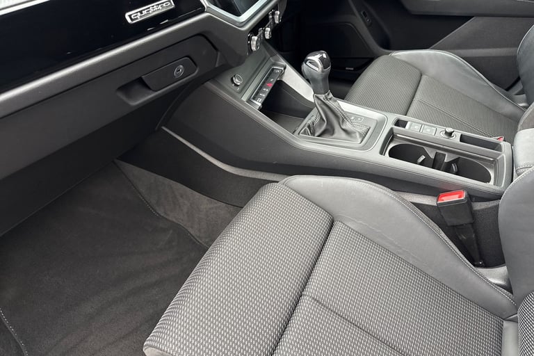 2022 Audi Q3 Black Edition 40 TFSI quattro 190 PS S tronic SUV PETROL Automatic