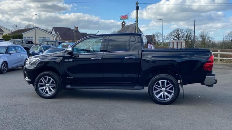 2019 Toyota Hilux 2.4 D-4D Invincible Pickup Double Cab 4dr Diesel Manual 4WD Euro 6 (s/s) (T Pic...