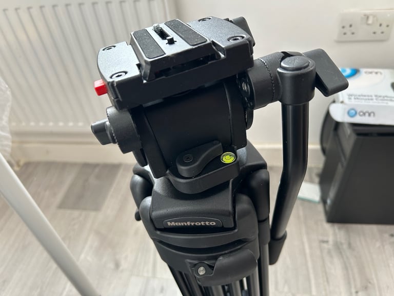 Manfrotto Tripod with Legs, Top Plate, Spreader, Pan Handle, Bag