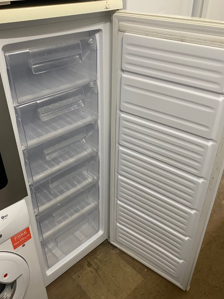 WHITE CURRYS 5.5FT UPRIGHT FREEZER