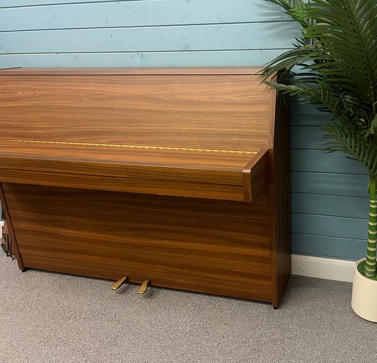 🎵🎹 STUNNING YAMAHA E108 **TUNED/SERVICED/WARRANTY AND FREE DELIVERY**🎹🎵