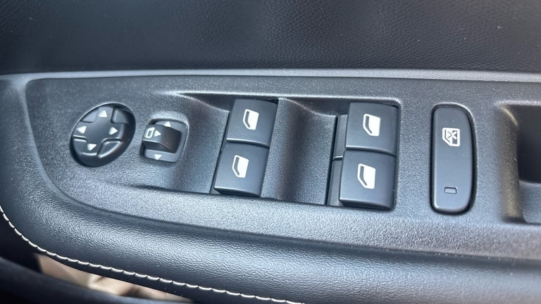 2025 Peugeot 208 1.2 Hybrid 110 Allure 5dr e-DSC6 Petrol Hatchback Hatchback Petrol Automatic