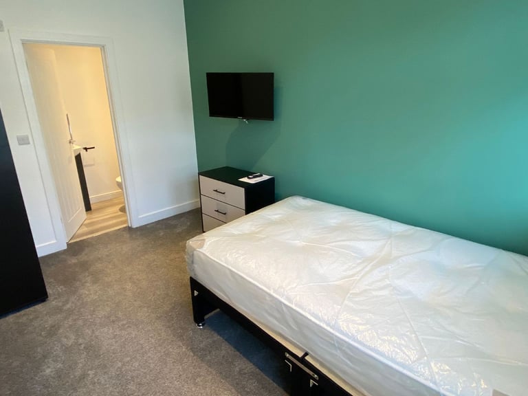 TOP QUALITY DOUBLE EN SUITE ROOM TO LET 