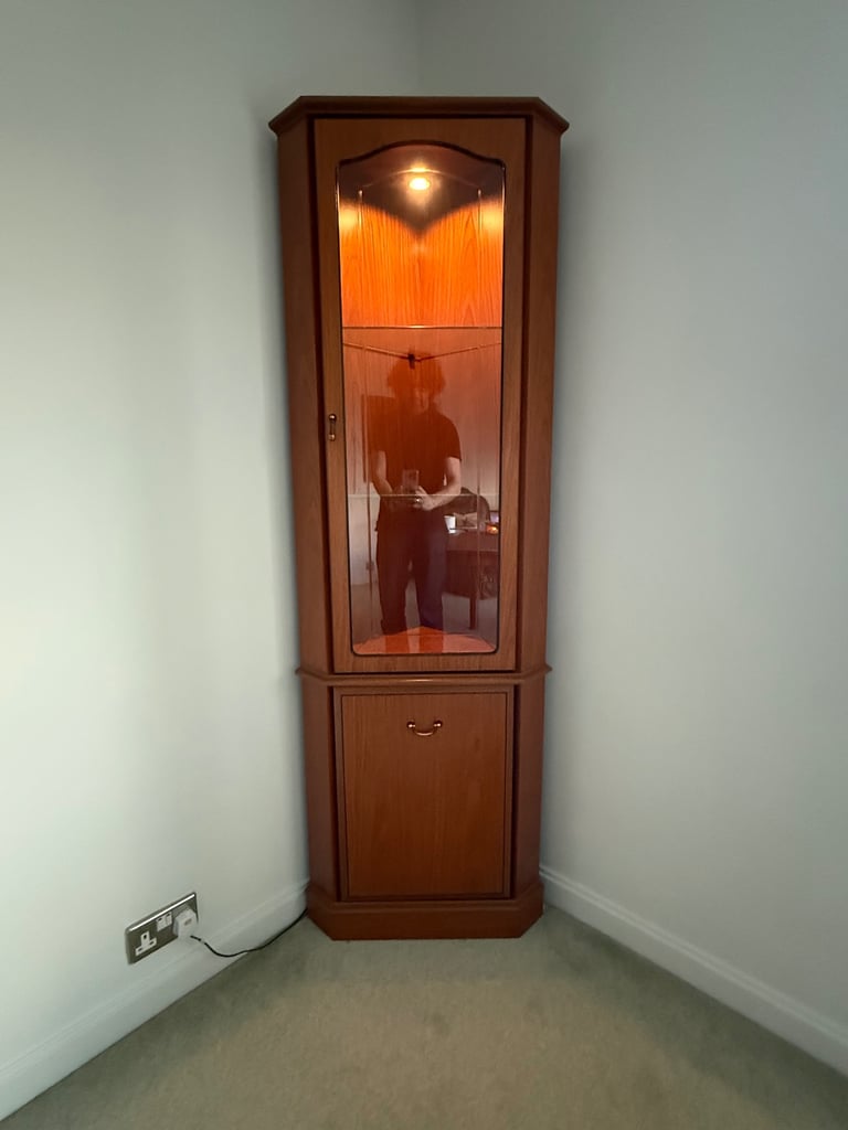 Illuminated Corner Display Cabinet – 182cm x 60cm x 60cm – Immaculate Condition