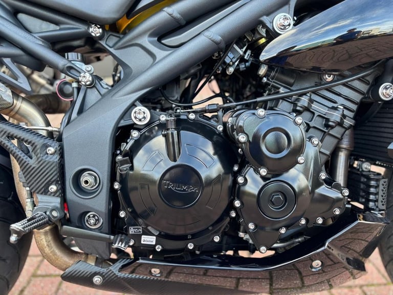 2015 TRIUMPH SPEED TRIPLE 1050 - TWIN AKRA'S - 6 STAMPS - 12 MONTHS MOT