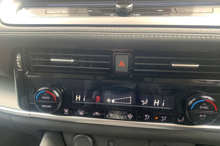 2025 Nissan Qashqai 1.5 E-Power N-Connecta [Glass Roof] 5dr Auto Hatchback Hybrid Automatic