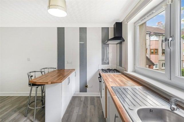 image for 3 bed 1st floor flat in Drumchapel Glasgow available for long term tenants - viewing this Thursday 