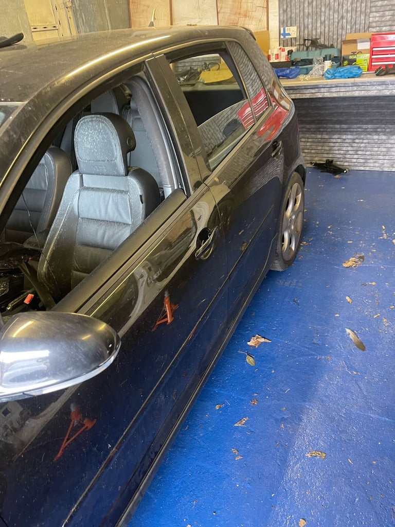 Volkswagen, GOLF, Hatchback, 2005, Manual, 1984 (cc), 5 doors