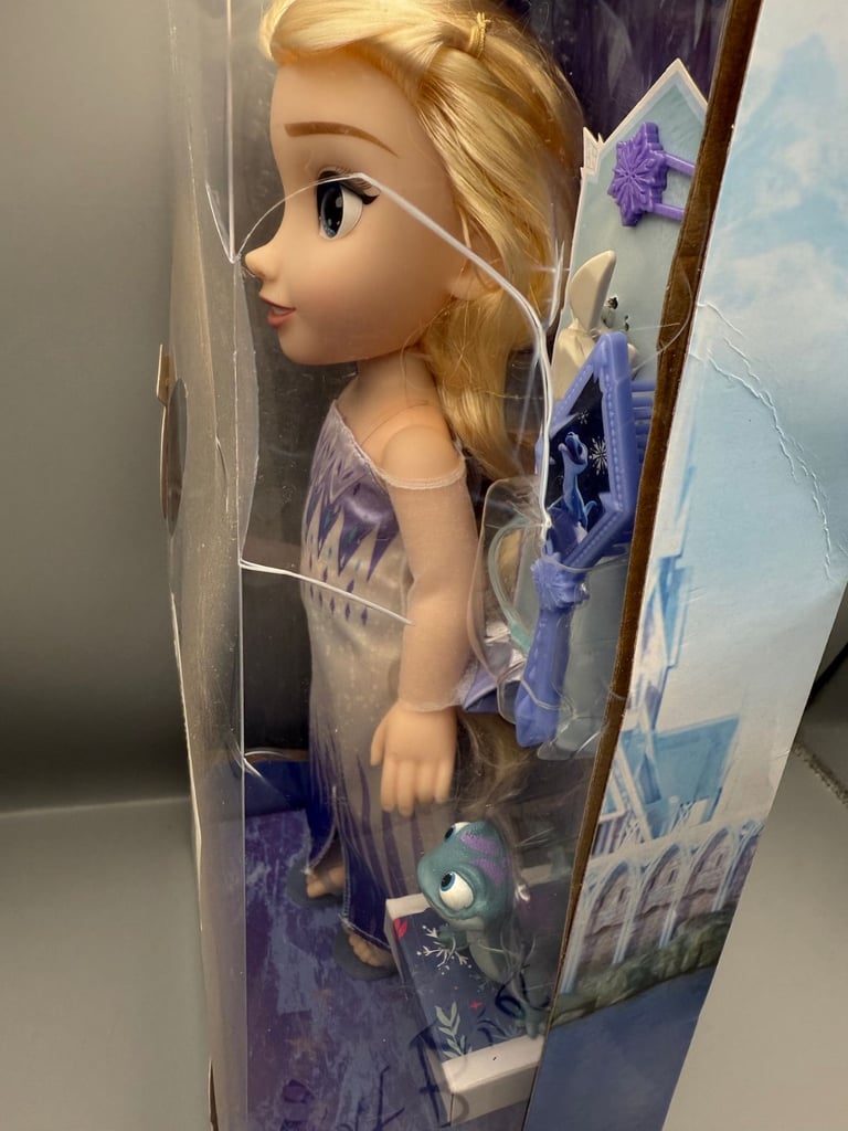 Disney Frozen My Singing Friend Elsa the Snow Queen Feature Doll **Damaged Box**