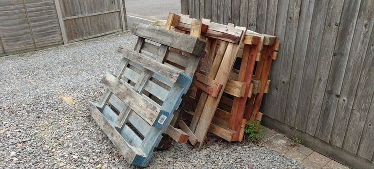FREE - 5 x Pallets - For firewood, kindling, projects etc