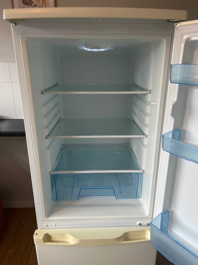 LOGIK FRIDGE FREEZER