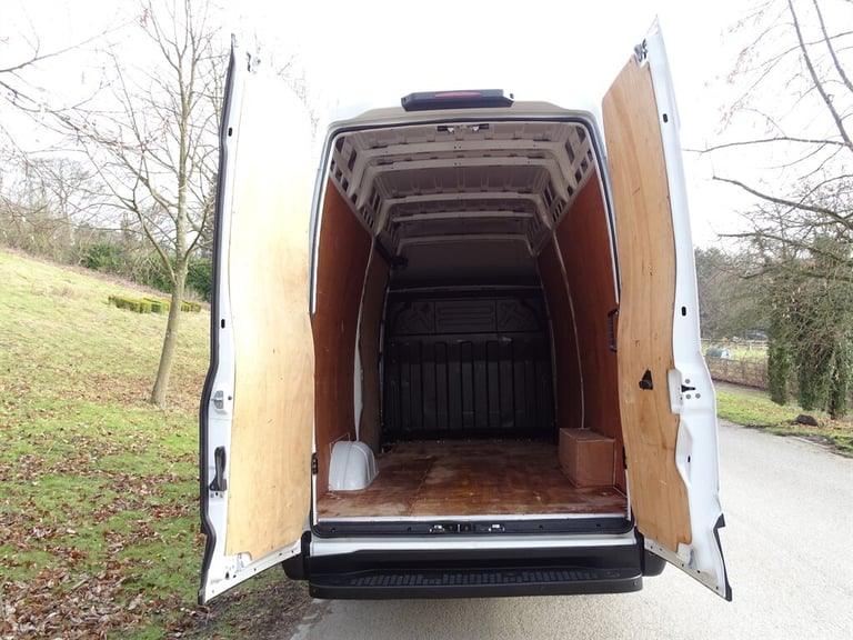 2021 Iveco Daily 2.3D HPI 14V 35S 3520 Panel Van 5dr Diesel Manual MWB High Roof Euro 6 (s/s Pane...