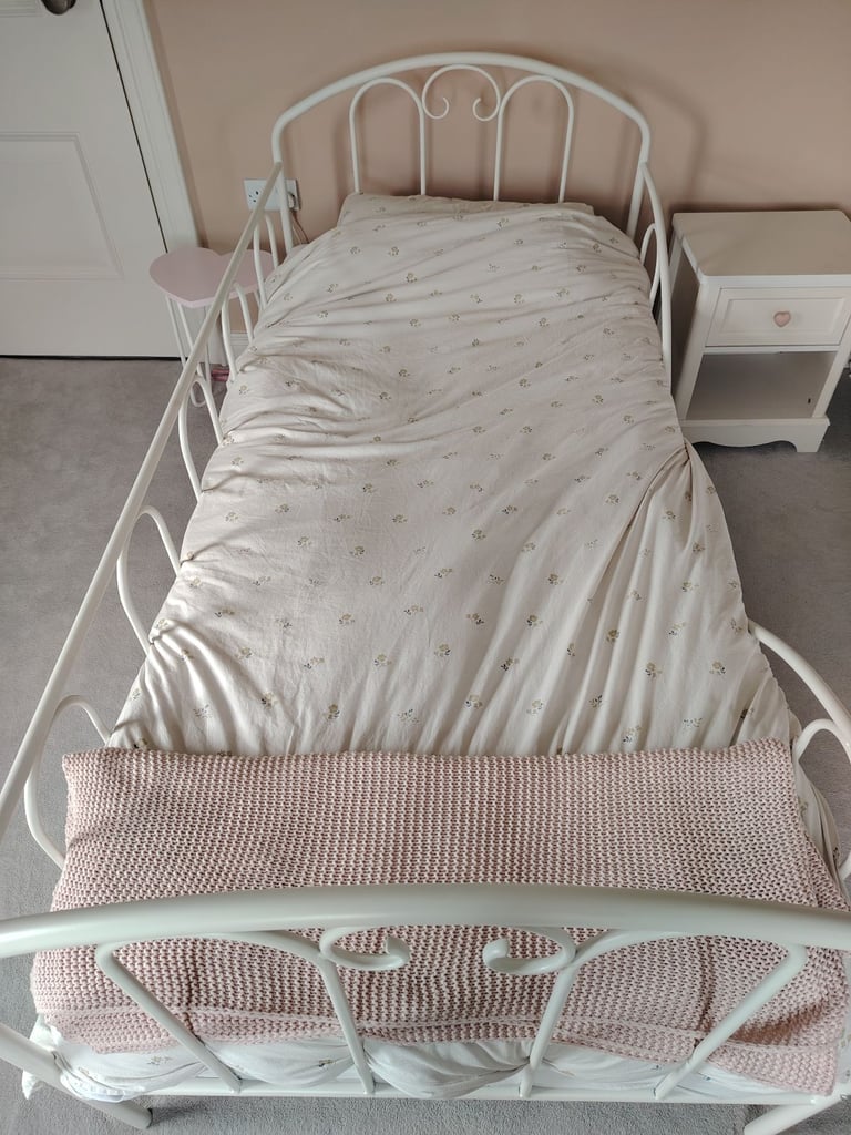 Kids bed