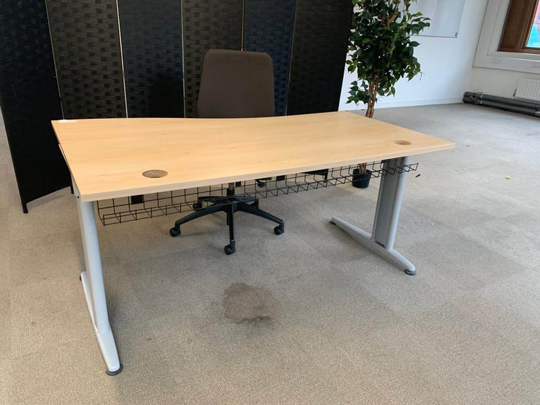 Used office wave desks for sale wood £75 each 30 available