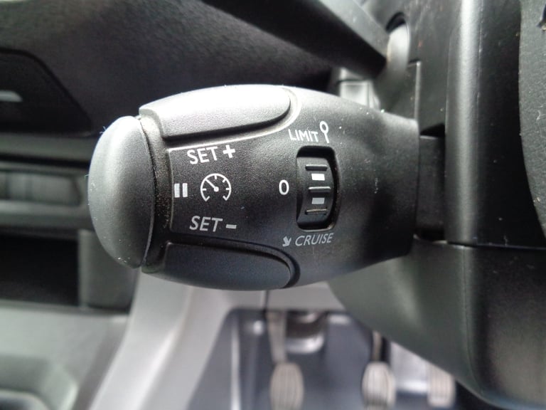 2020 Peugeot Expert 1000 15 BlueHDi 100 Professional CREW VAN 6 SEATS Crew Van Diesel Manual