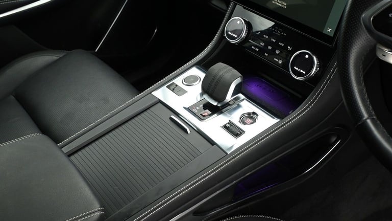 2022 Jaguar F-Pace 2.0 D200 MHEV R-Dynamic SE SUV 5dr Diesel Auto AWD Euro 6 (s/s) (204 ps) SUV D...