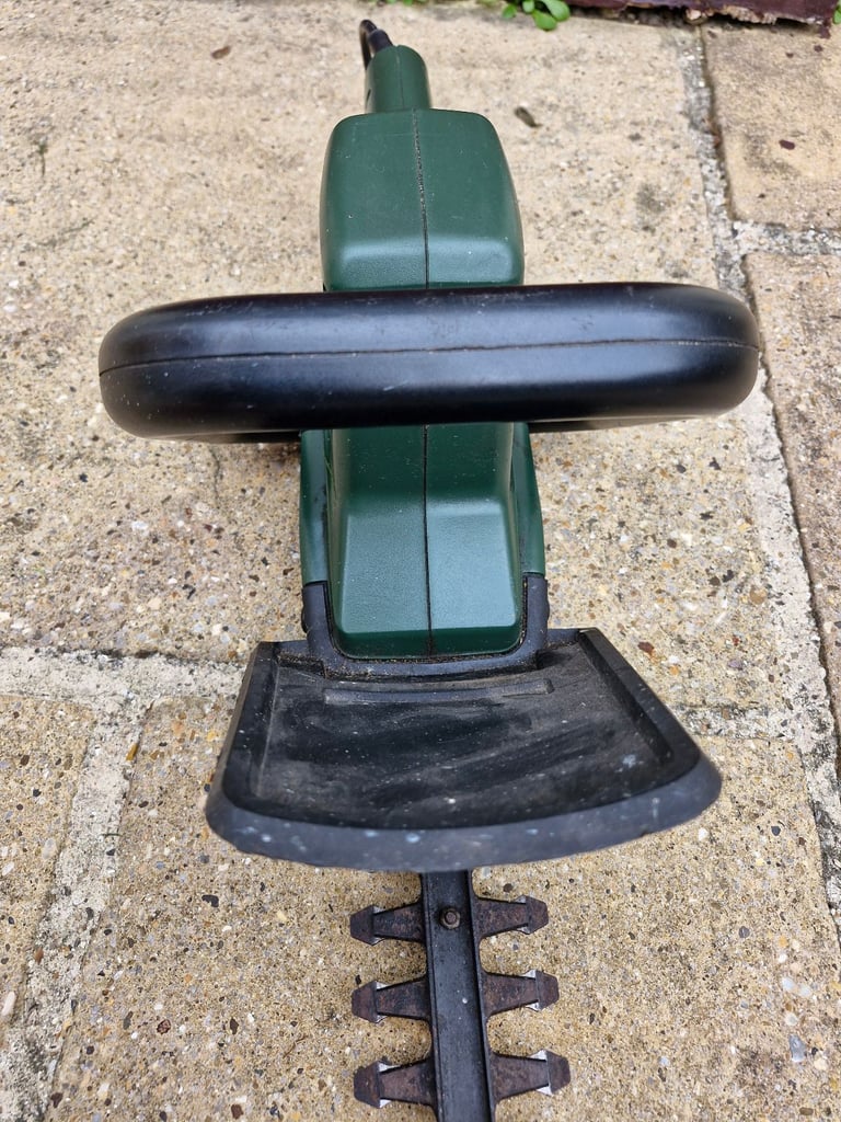 Black & Decker GT 220 hedge trimmer