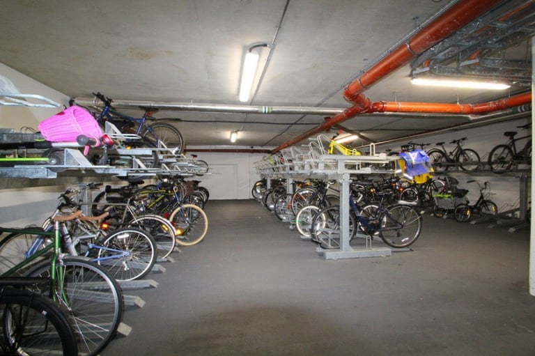 Chain Free! Hane Estate Agents offer a modern 2 bedroom 1st floor flat with a private balcony