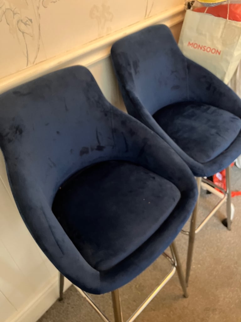 2 lovely kitchen stools 