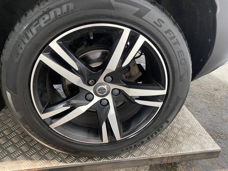  Volvo XC40 2.0 D3 R-Design Auto Euro 6 (s/s) 5dr Diesel Automatic