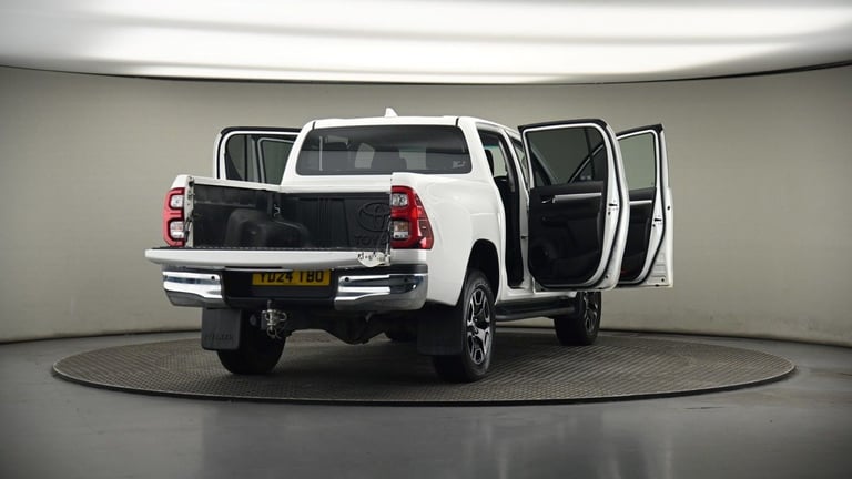 2024 Toyota Hilux 2.8 D-4D Invincible Pickup Double Cab 4dr Diesel Auto 4WD Euro 6 (s/s) (204 Pic...