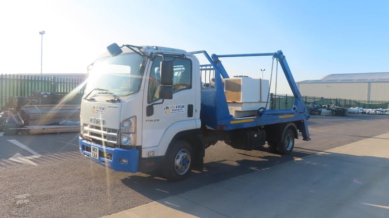 2011 Isuzu Trucks forward  f110.210 skip loader 