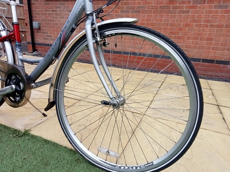 Ladies Raleigh Pioneer Airlite City Bike.