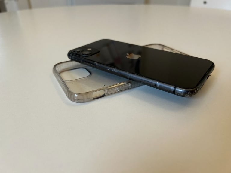 iPhone 11 - UNLOCKED - £140 ONO - Please read description