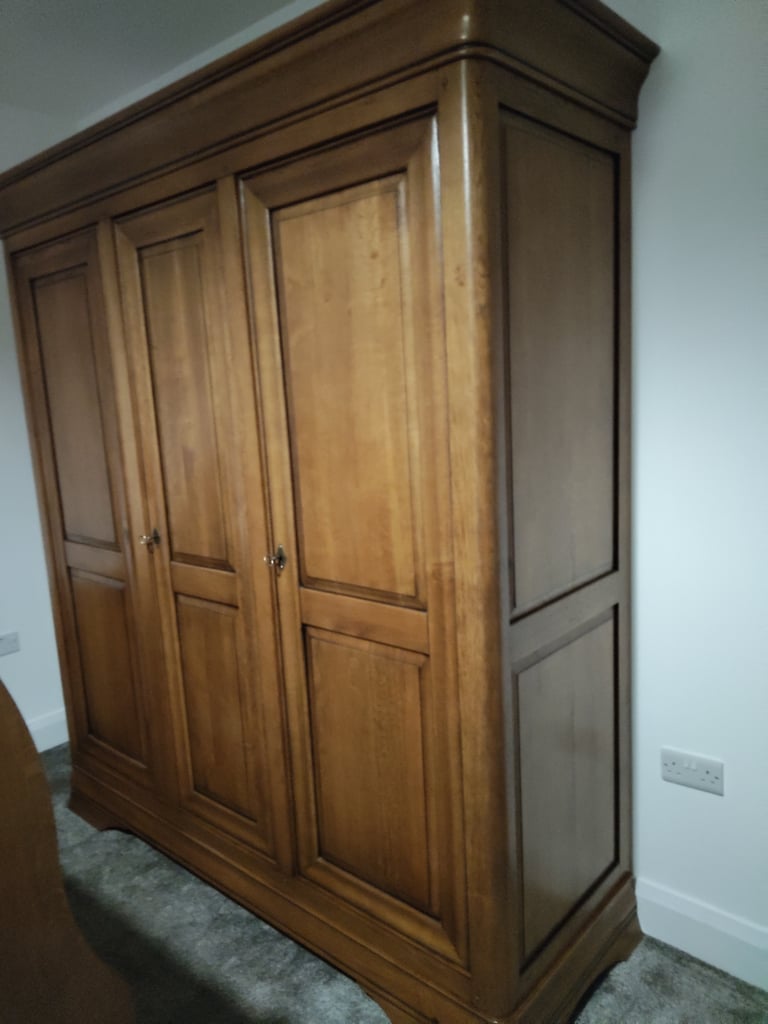 image for Wardrobe triple 