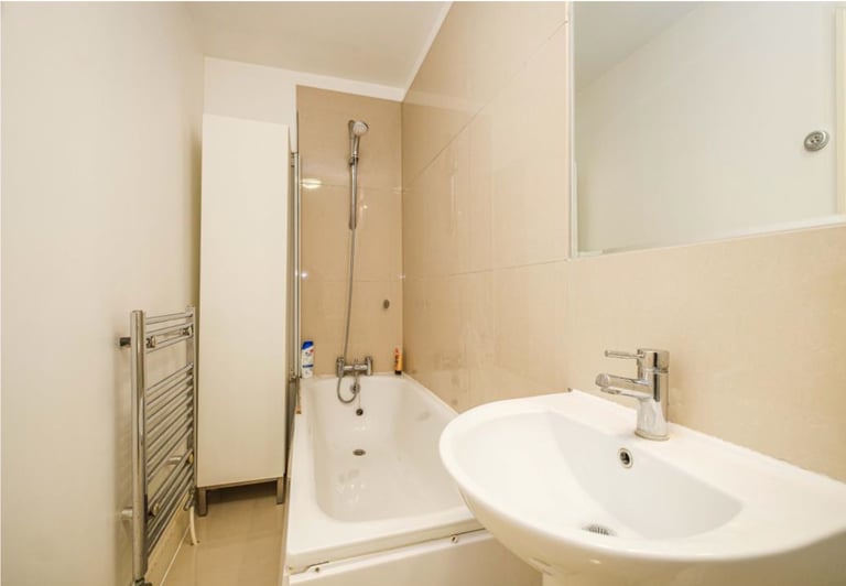 Room Available - looking for a flatmate