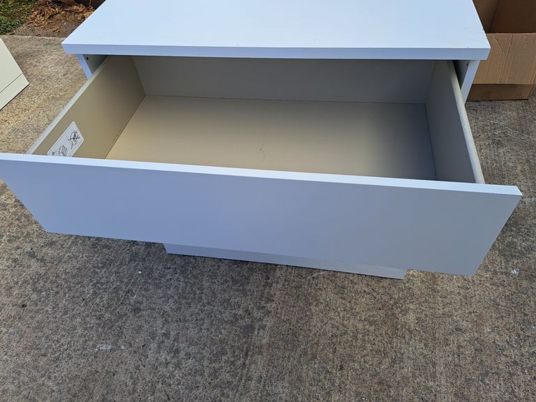 white wood 3 drawer chest of drawers